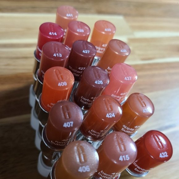 Box of 100 Clinique Unused Lipstick Testers in 16 Different Colours - Picture 9 of 12